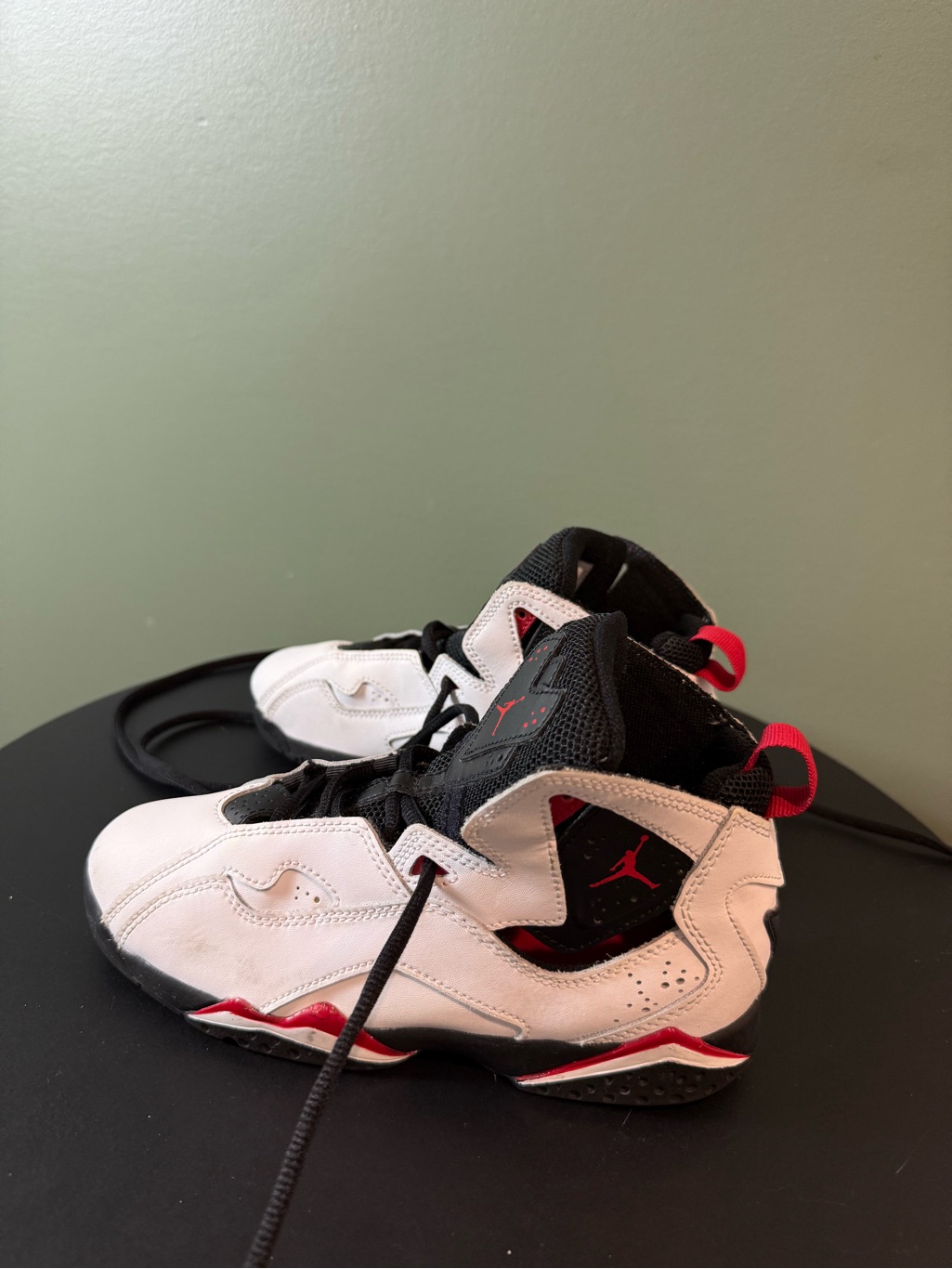 Air-Inspired Kids Basketball Shoes - White/Black/Red